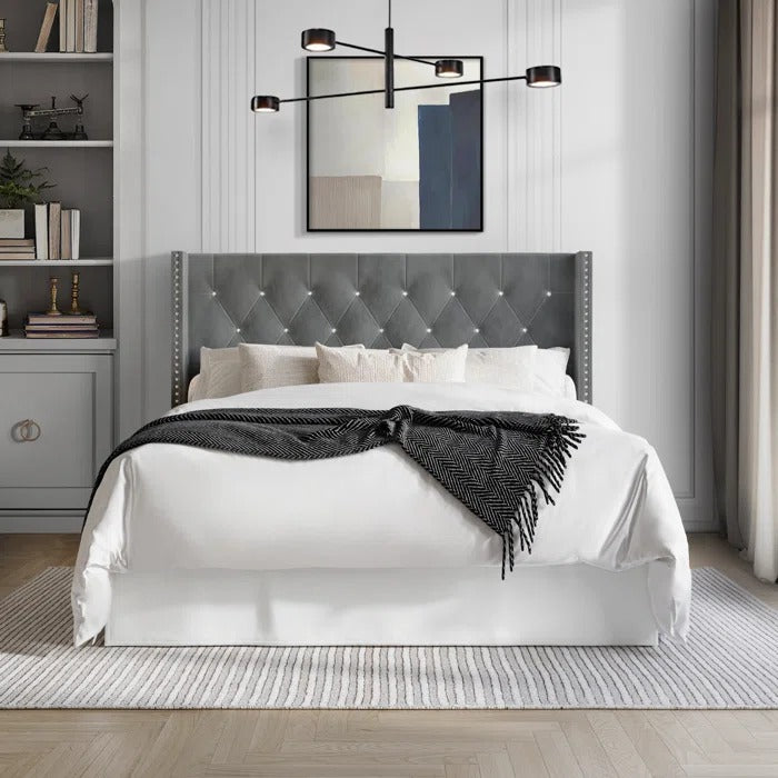 Queen Size Bed: Solid Wooden Bed