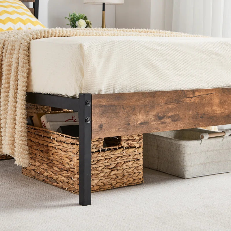 Single Bed: Modern Pine Wooden Bed