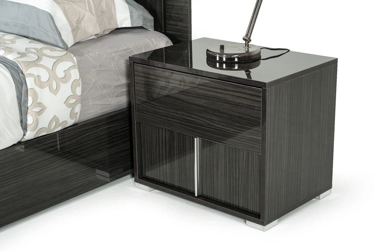 Bedroom Set: Grey lacquer Bedroom Set