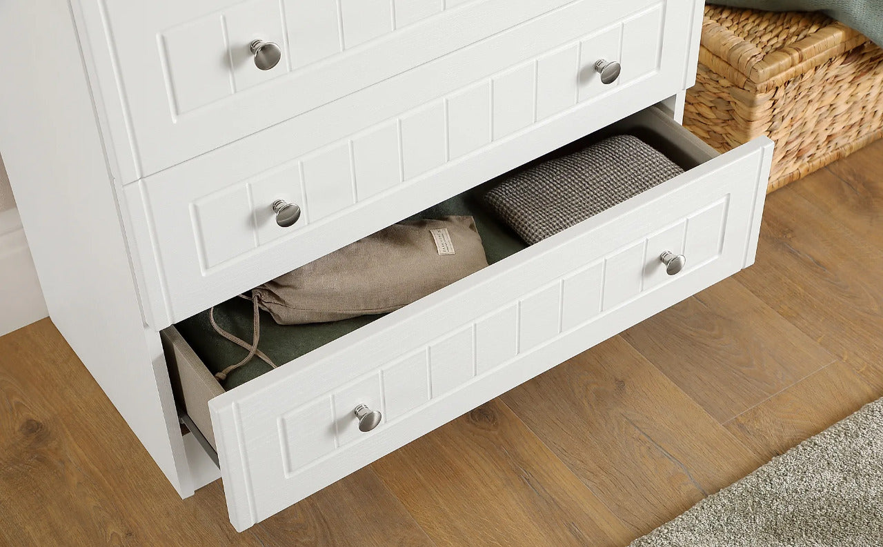 Chest Of Drawers: Oak 3 Drawer Chest of Drawers