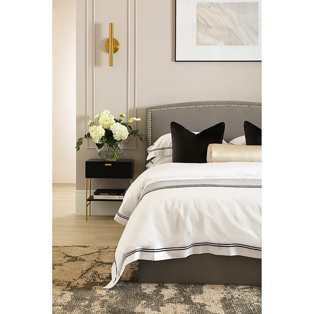 Double Bed: Modern Style Double Bed