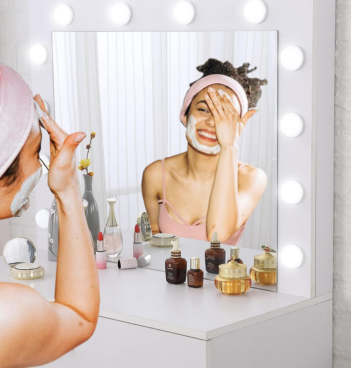 Dressing Table: Lighted Mirror Black and White Dressing Table