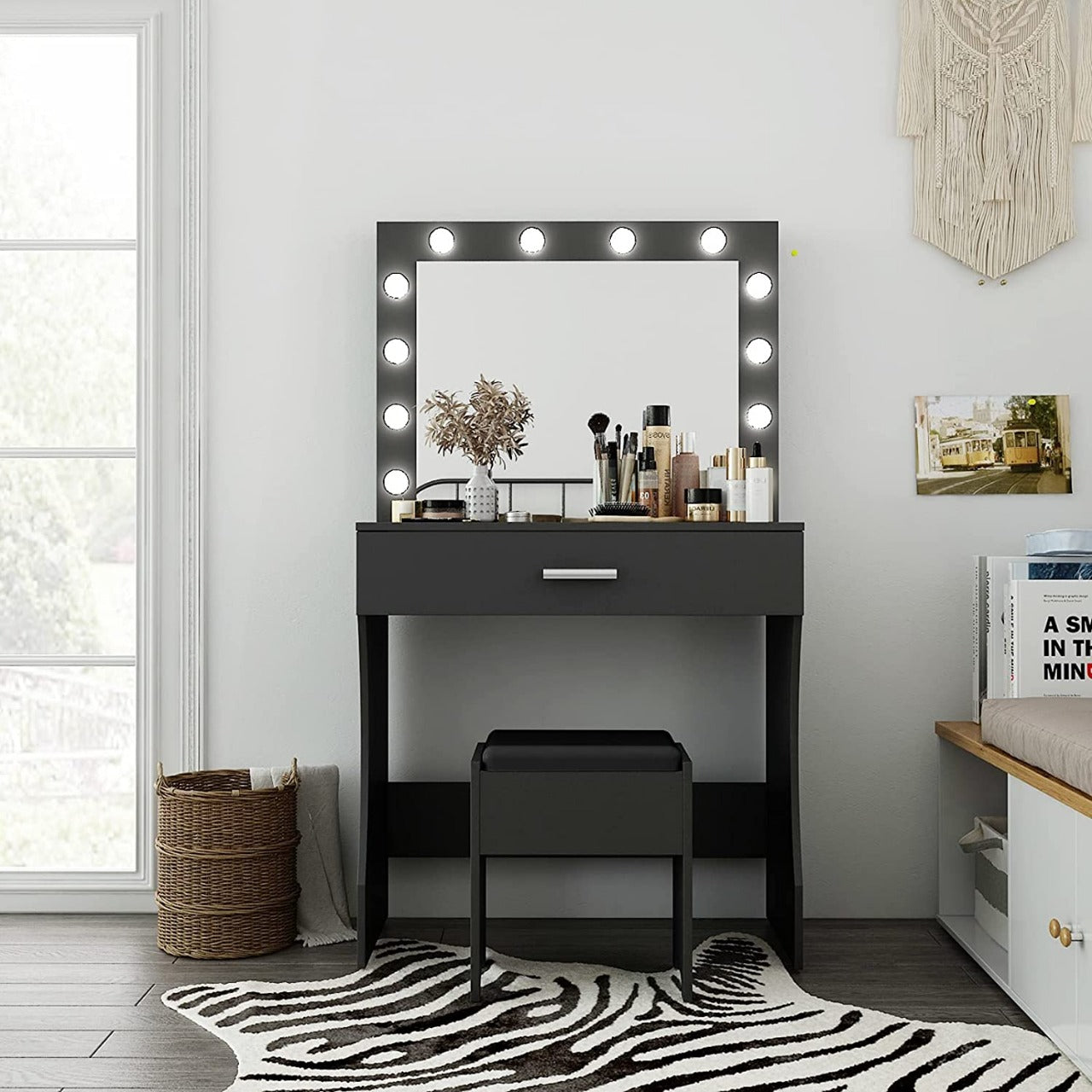 Dressing Table: Lighted Mirror Black and White Dressing Table
