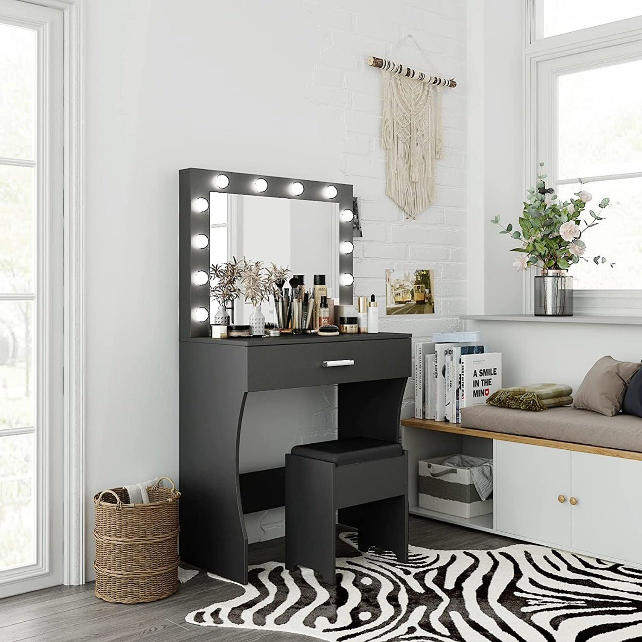 Dressing Table: Lighted Mirror Black and White Dressing Table