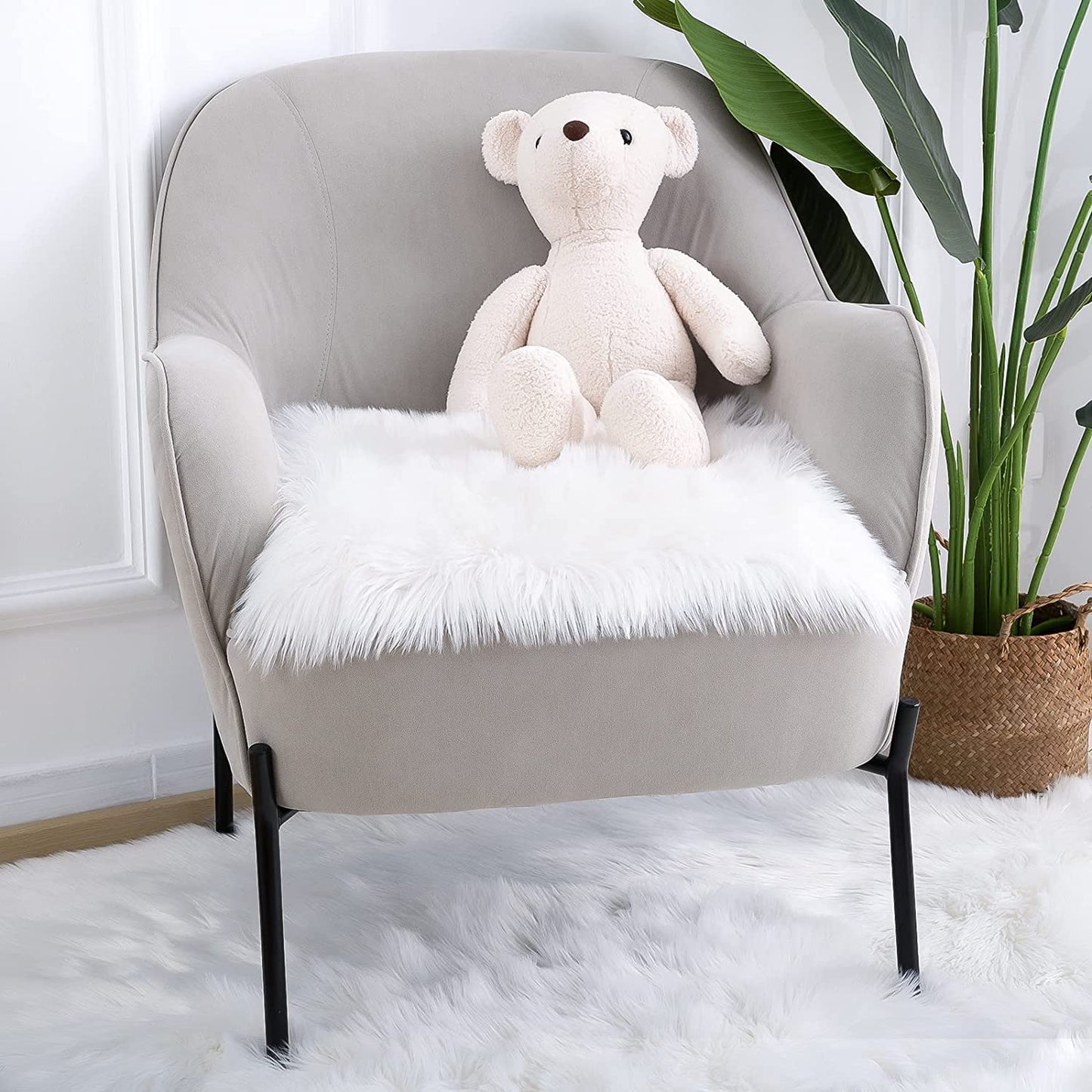 Floor Mats: Luxury 1.5 Feet Faux Fur Sheepskin Rugs Ultra Soft Fluffy Chair Cover Seat Cushion Pad Area Rugs Shaggy Wool (White Square, 18x18)