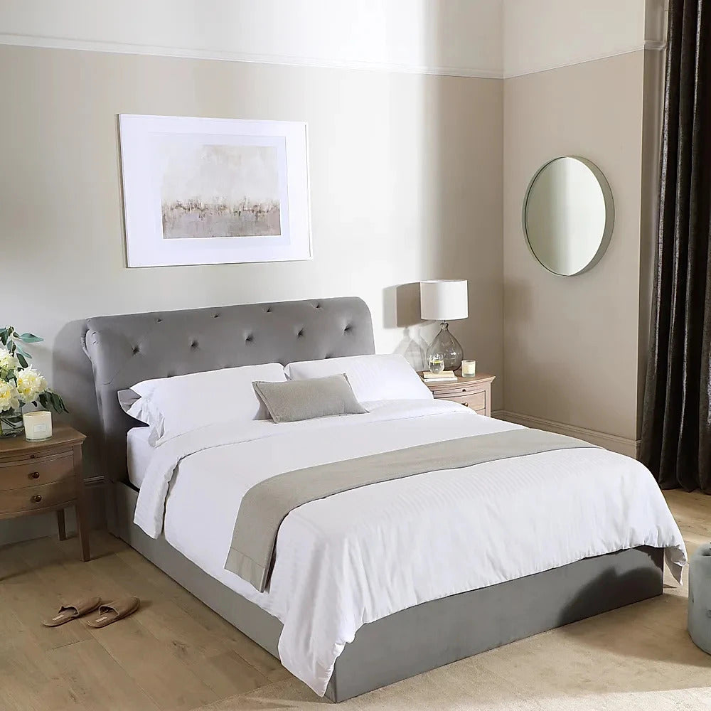 Double Bed: Modern Style Double Bed