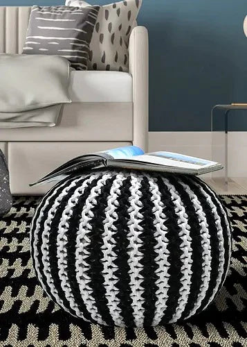 Pouffe: Knitted Pouffe