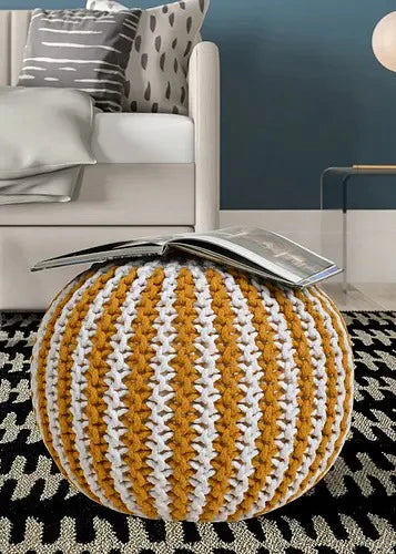 Pouffe: Knitted Pouffe