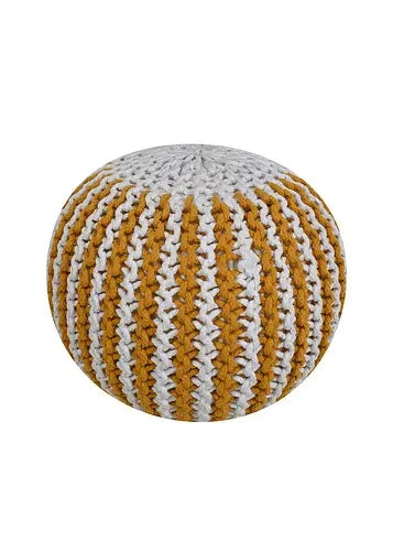 Pouffe: Knitted Pouffe