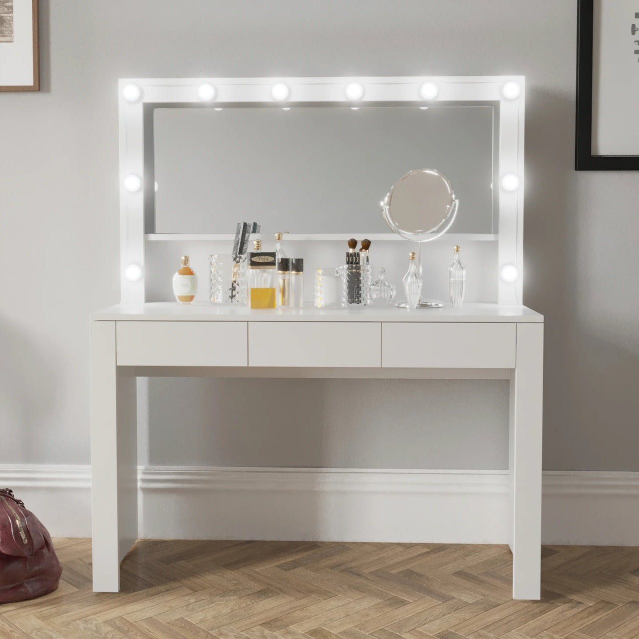 Makeup Vanity: Classic Dressing Table