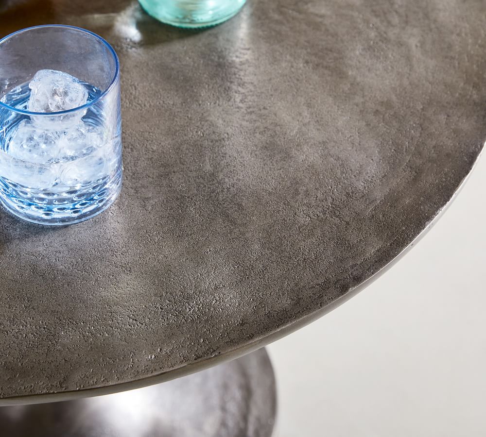Premium Dining Table: BOB Round Dining Table