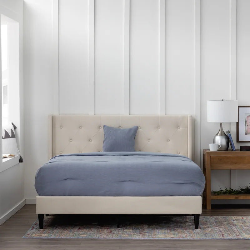 Queen Size Bed : Tufted Upholstered e Platform BedQueen Size Bed : Tufted Upholstered e Platform Bed