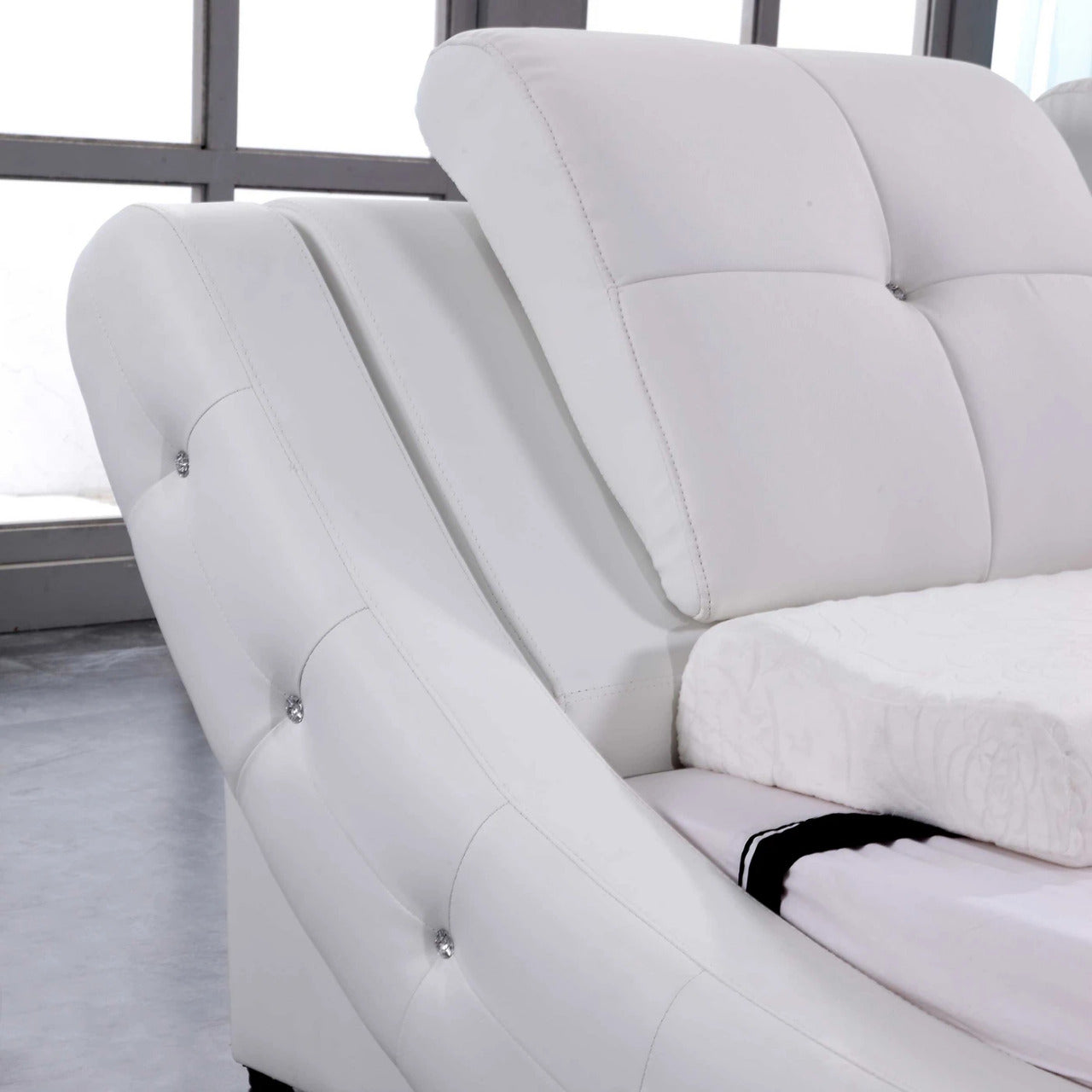 Queen Size: Leatherette Queen Size Platform Bed