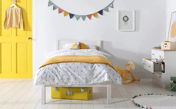 Single Bed: Pine Single Bed