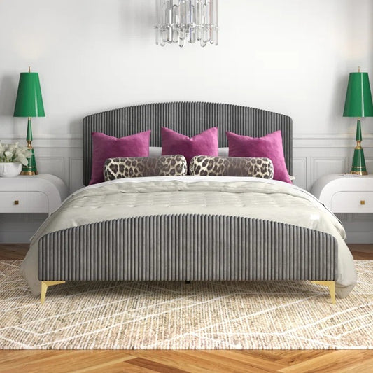 Queen Size Bed: Standard Queen Size Bed