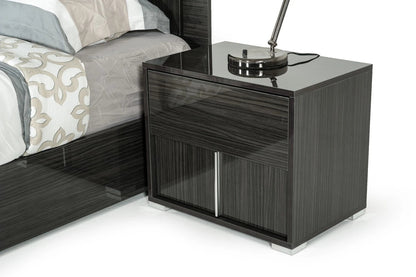 Bedroom Set: Grey lacquer Bedroom Set