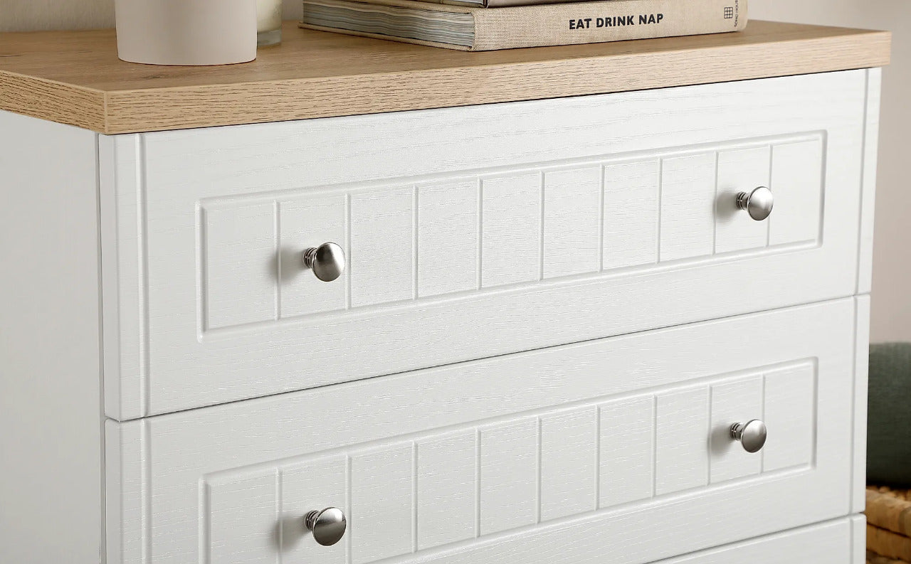 Chest Of Drawers: Oak 3 Drawer Chest of Drawers