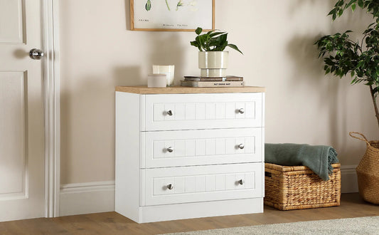 Chest Of Drawers: Oak 3 Drawer Chest of Drawers