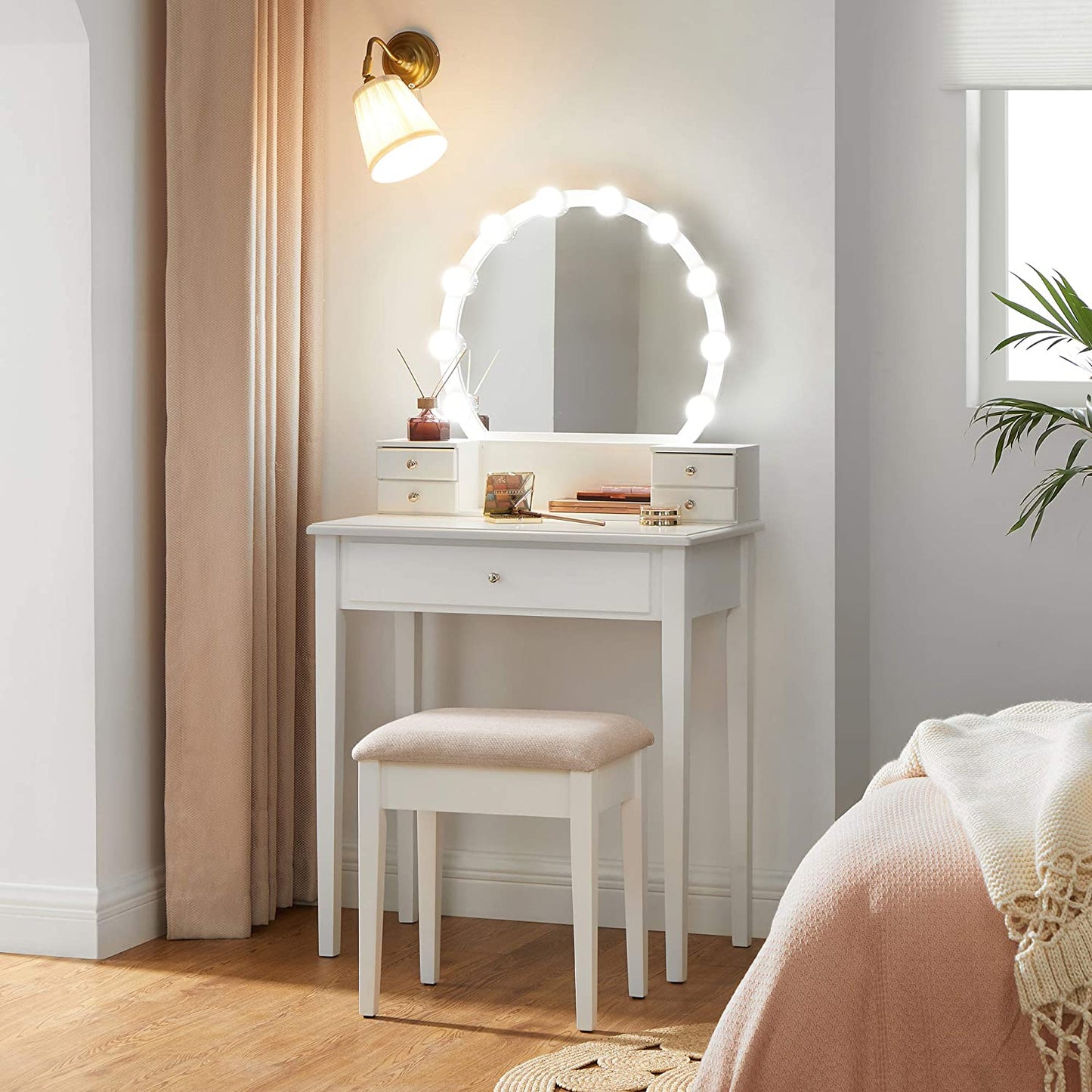 Dressing Table: White Dressing Table with Mirror & 10 Light Bulbs