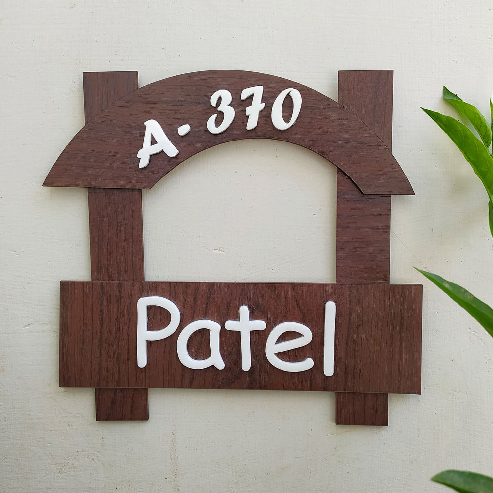 Home Decor : Smiling wooden name plate