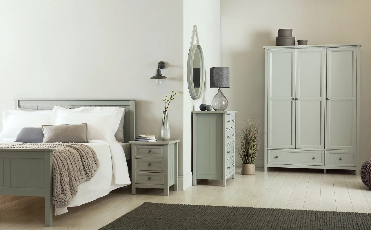 King Size Bed: Grey Wooden King Size Bed