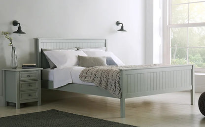 King Size Bed: Grey Wooden King Size Bed