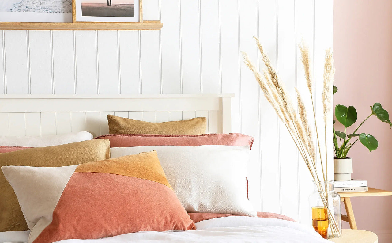King Size Bed: White Wooden King Size Double Bed