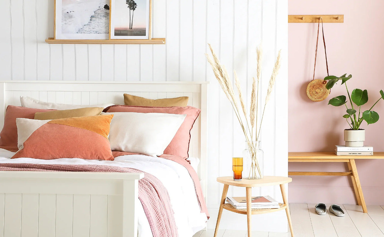 King Size Bed: White Wooden King Size Double Bed