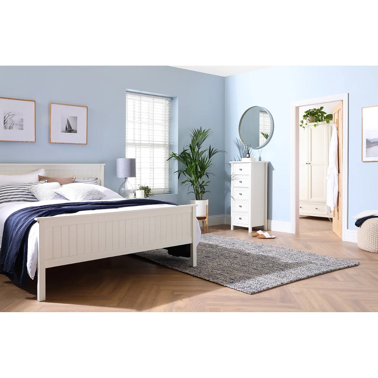 King Size Bed: White Wooden King Size Double Bed