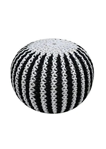 Pouffe: Knitted Pouffe