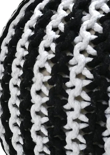 Pouffe: Knitted Pouffe