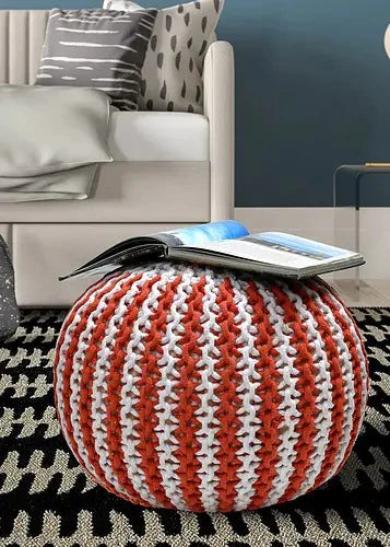 Pouffe: Knitted Pouffe