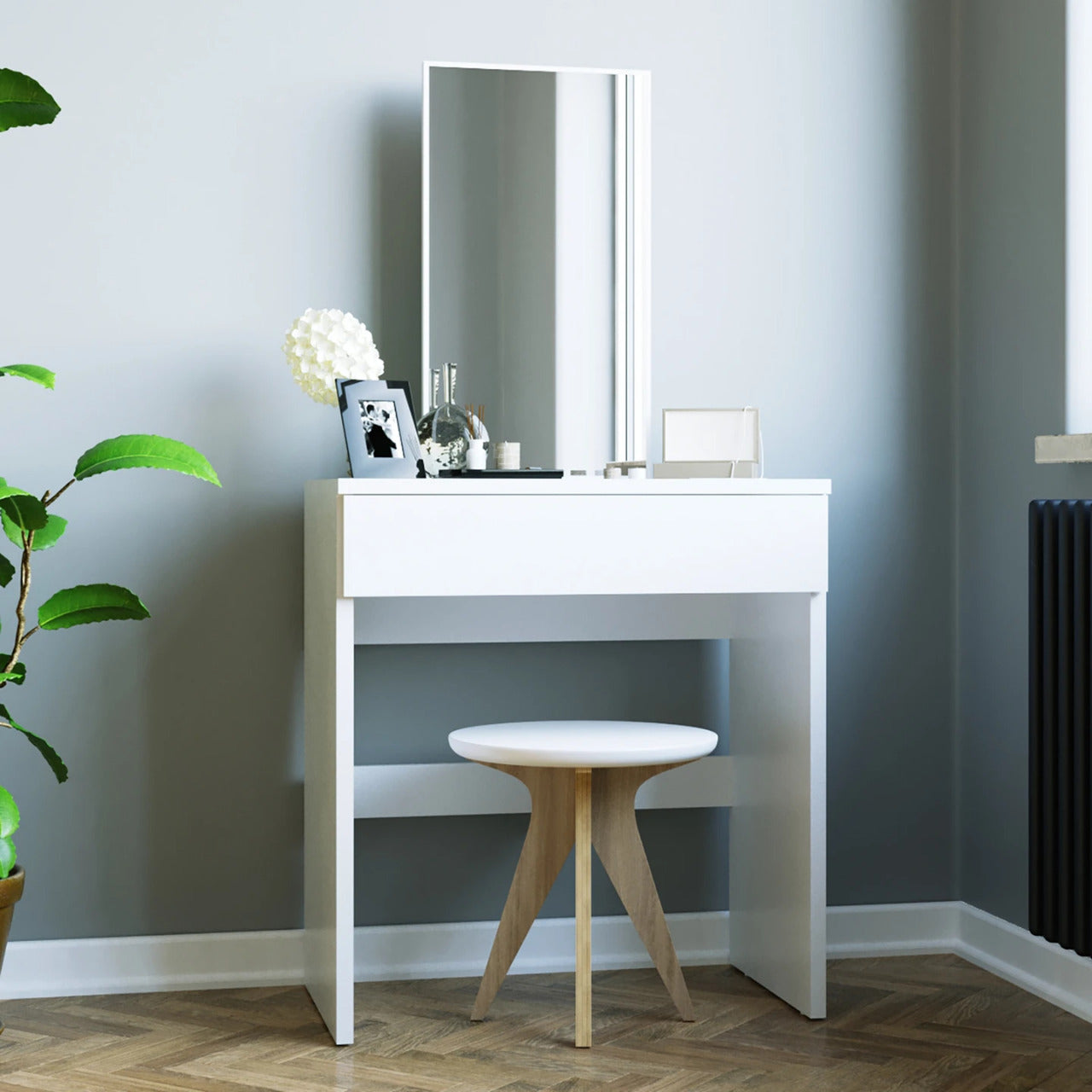 Makeup Vanity: Classic Vanity Dressing Table