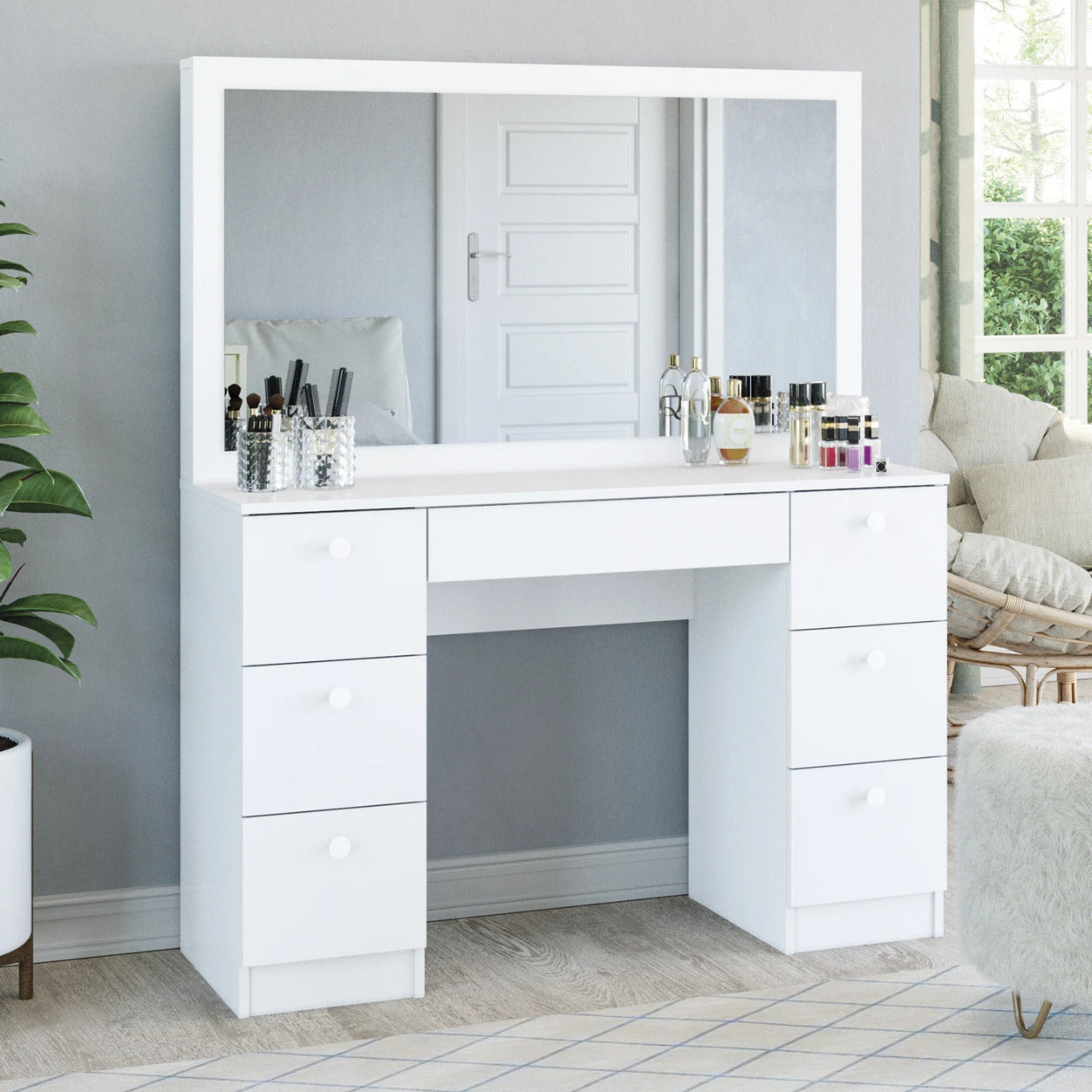 Makeup Vanity : White Modern Makeup Vanity